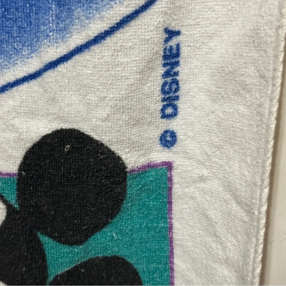 Vintage 90s Disney Mickey Mouse‎ Donald Duck Goofy Pluto Aquarium Beach Towel